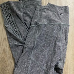LULULEMON CALF LENGTH LEGGINGS SIZE 6